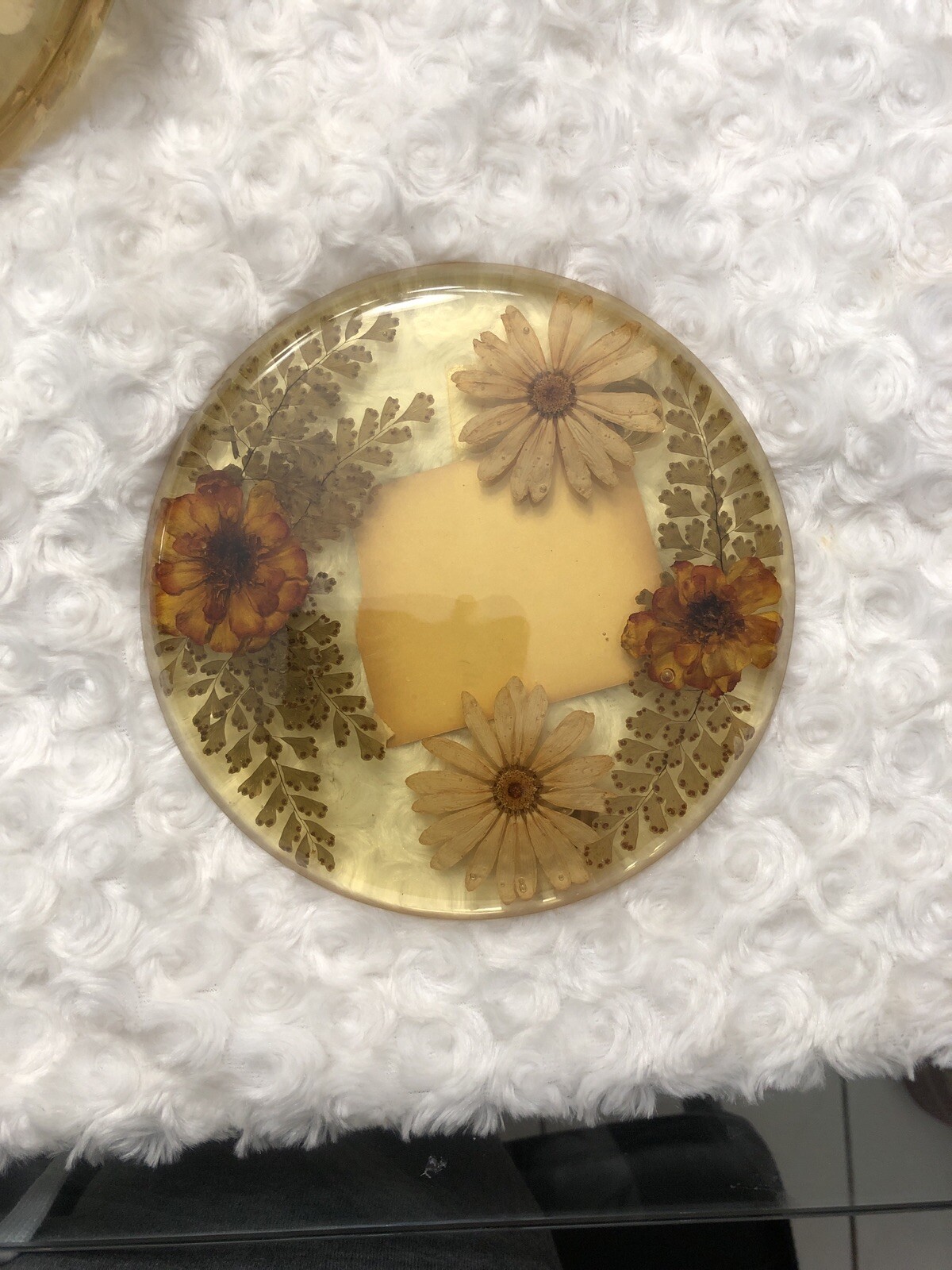 VINTAGE KITCHEN 6 1/2″ DRIED FLOWERS STEMS LEAVES CANDLE HOLDER LUCITE TRIVET