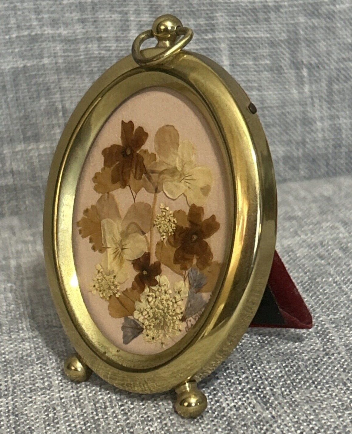 Beautiful Vintage Pressed Florals in a 4″ Tall Gold Tone Oval Frame