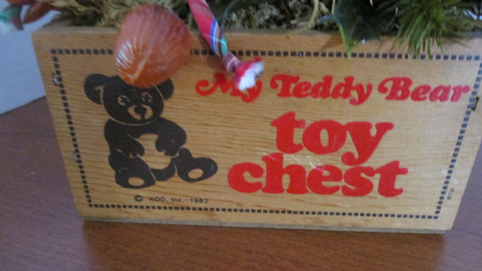 KOD~Wood “My Teddy Bear Toy Chest” FLORAL ARRANGEMENT