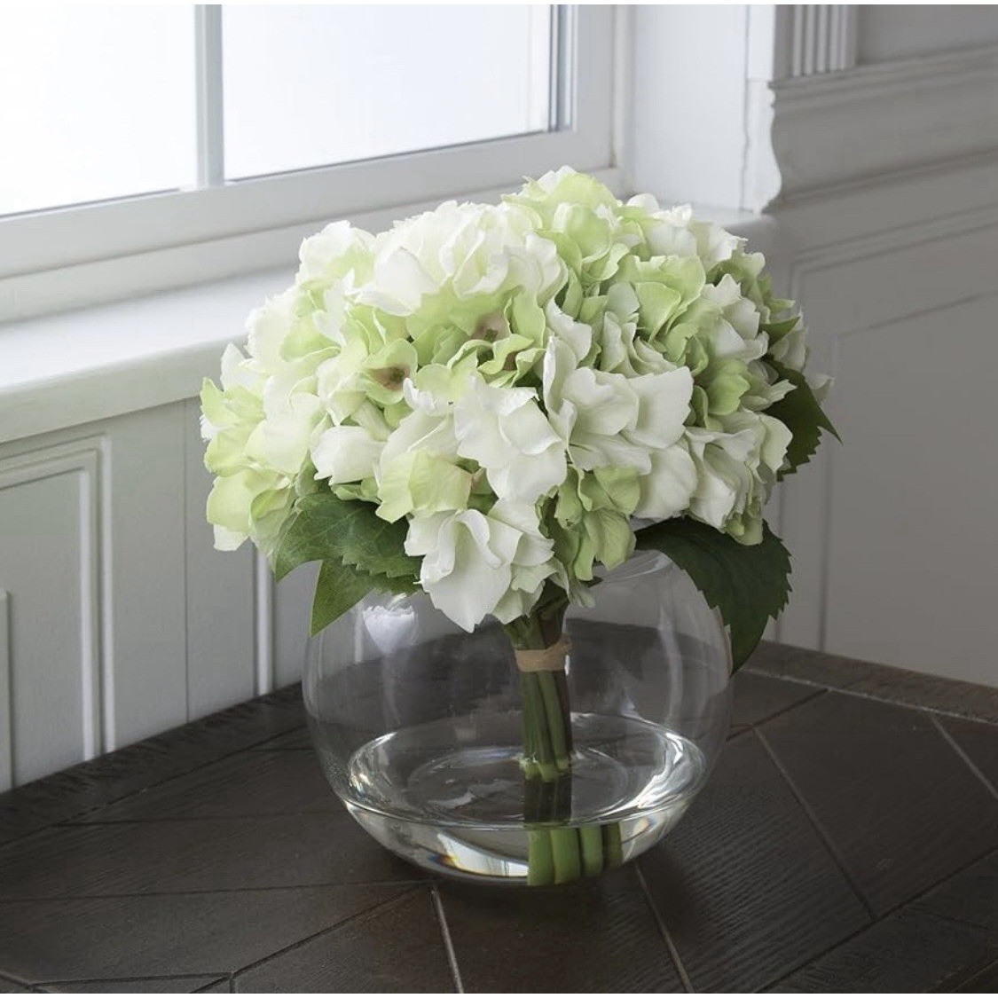 Pure Garden 50-138 Hydrangea Floral Arrangement with Glass Vase Green Faux Water