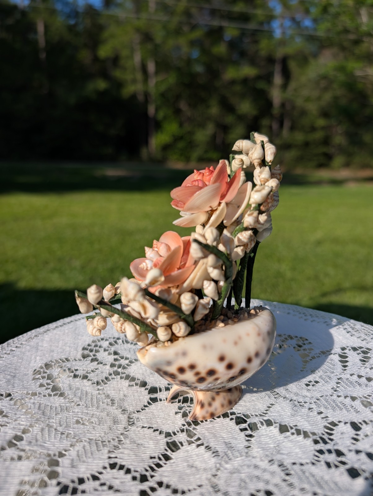 Vintage Handmade Seashell Flower Bouquet Tiger Cowrie Shell Vase Art SF-14