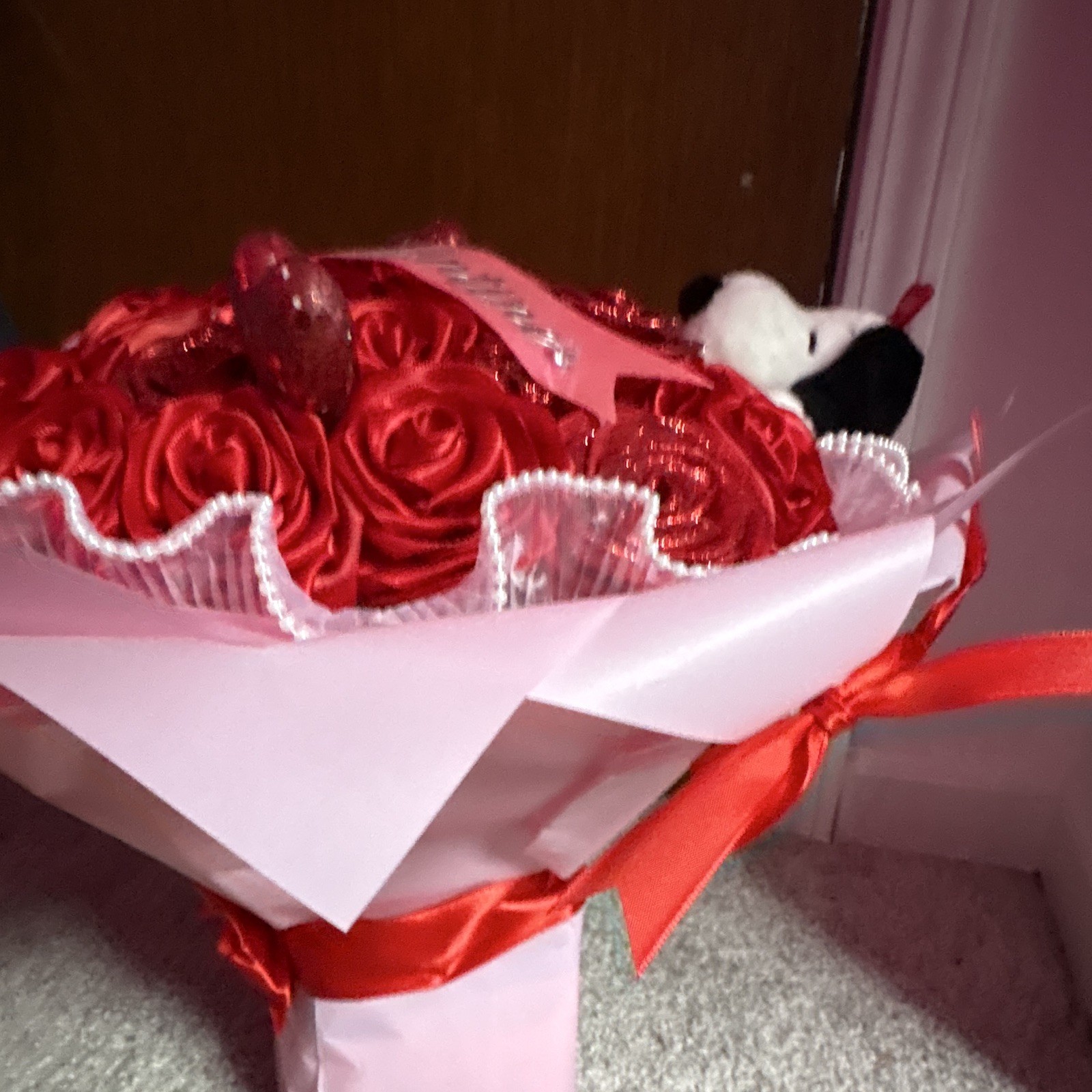 Exs Red Rose Bouquet Arrangement w/ Plush snoopy & “Be My Valentine” Ribbon