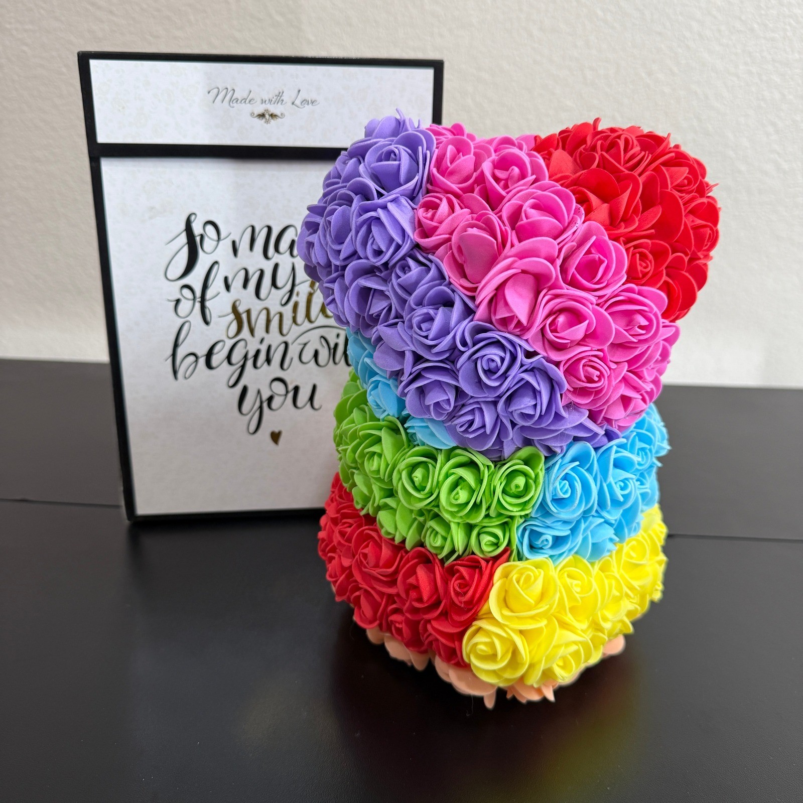 Trésors de Charme Rainbow Rose Bear Artificial Flower Teddy Bear in Gift Box