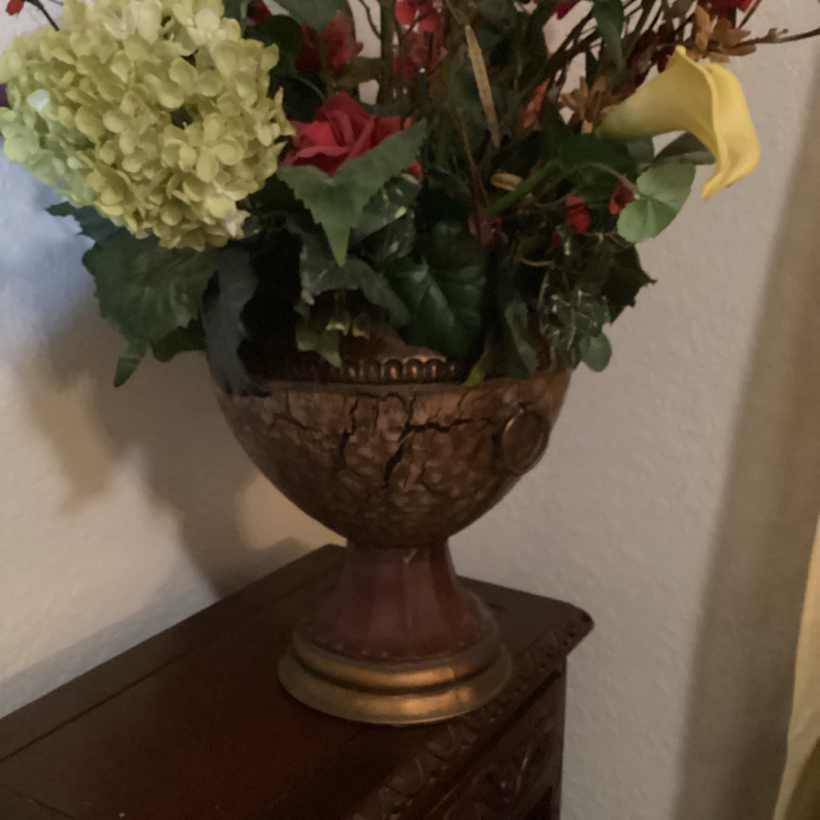 Artificial Multicolor Rose Hydrangea Calla Lily Arrangement in Decorative Vase