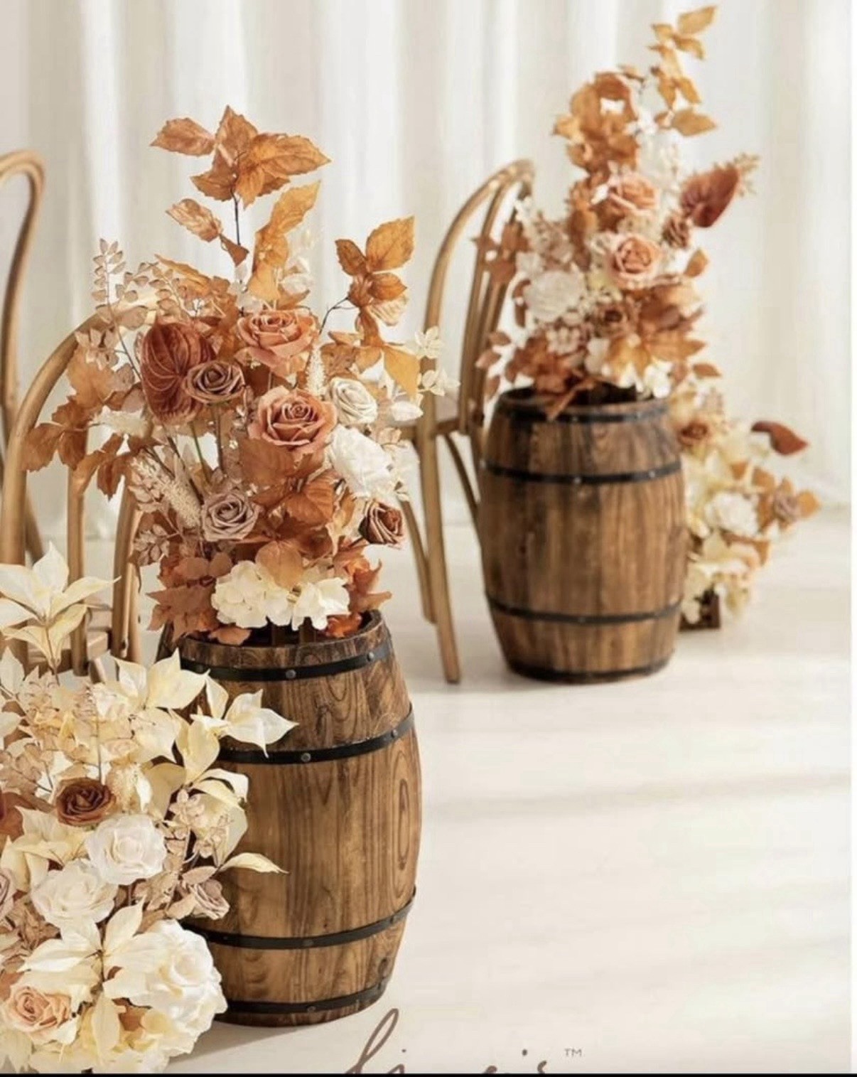 Ling’s Moment 17.5″ Tall Free-Standing Wedding Aisle Artificial Flowers