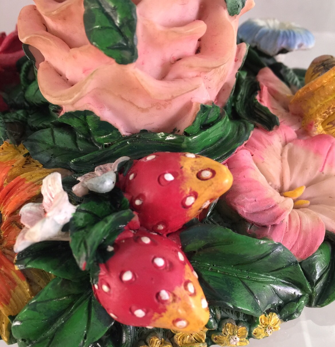 VALENTINE FROG HEART FIGURINE LADYBUG BEES FLOWER STRAWBERRIES S1-2