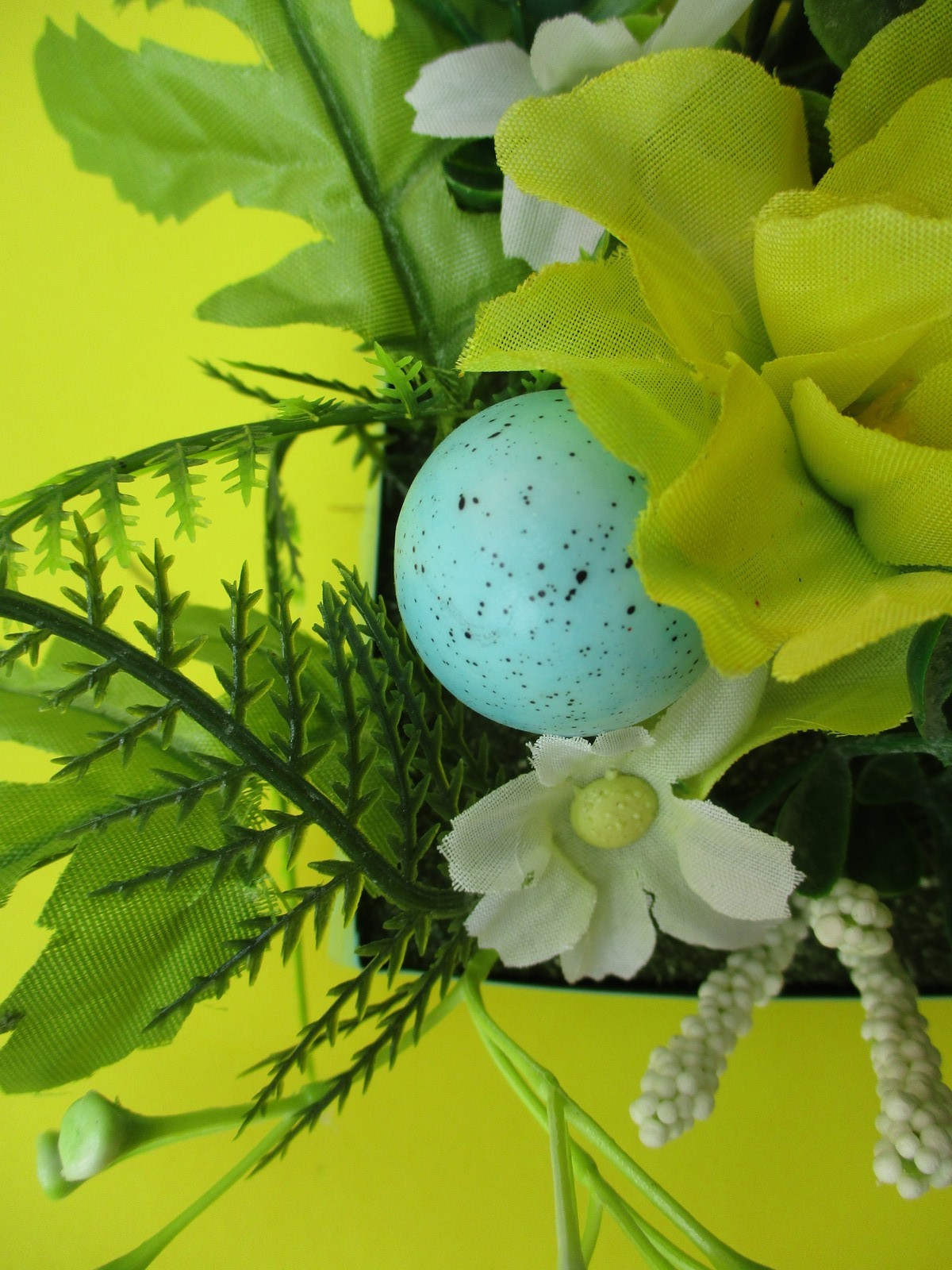 Spring Blue PICK-UP TRUCK flowers & eggs BLUE GREEN YELLOW WHITE 11″ x 5″ tall