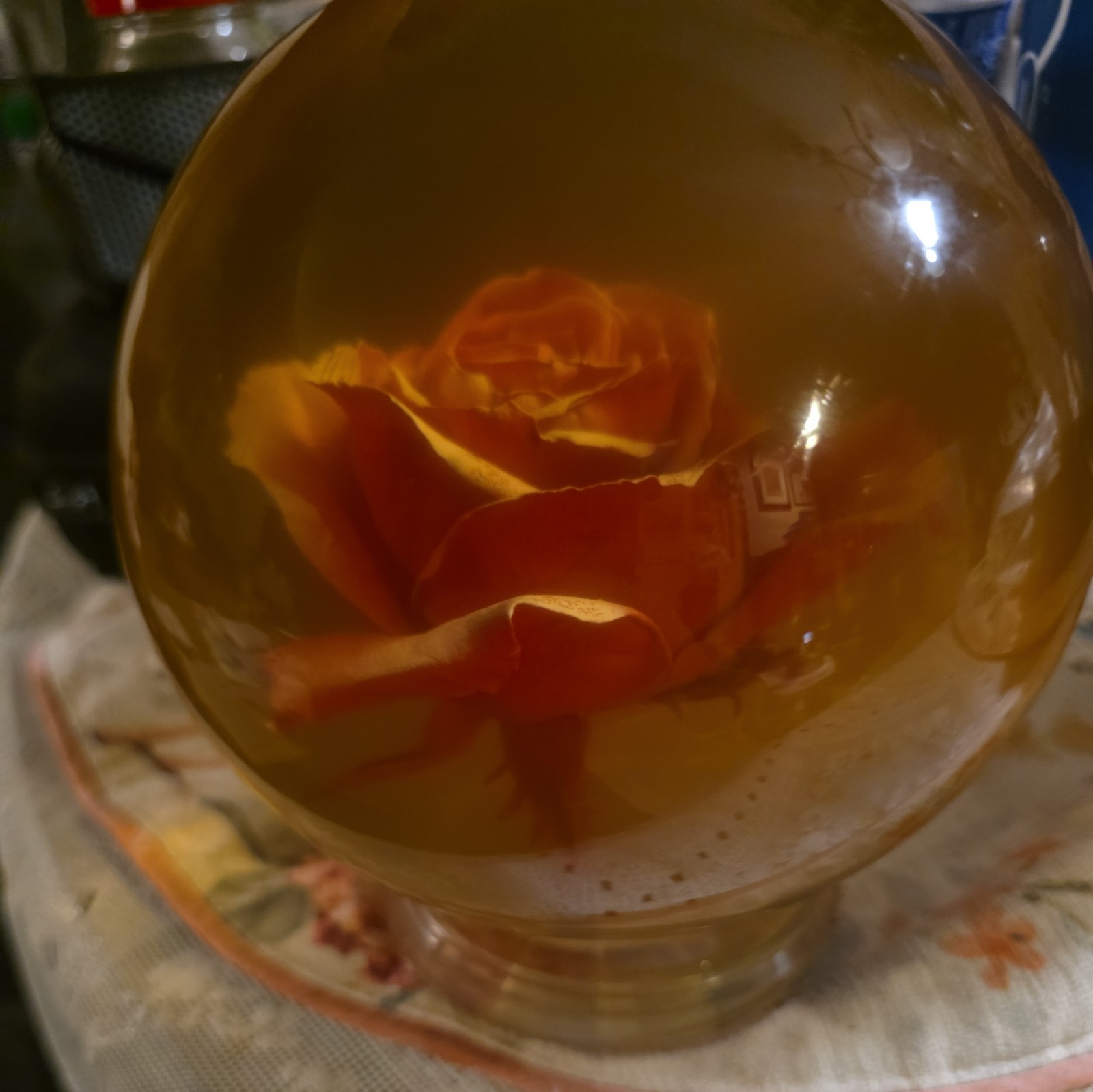 Vtg Forever Red ROSE In Glass Ball Water Dome Globe Large Real Rose 6×6 in.