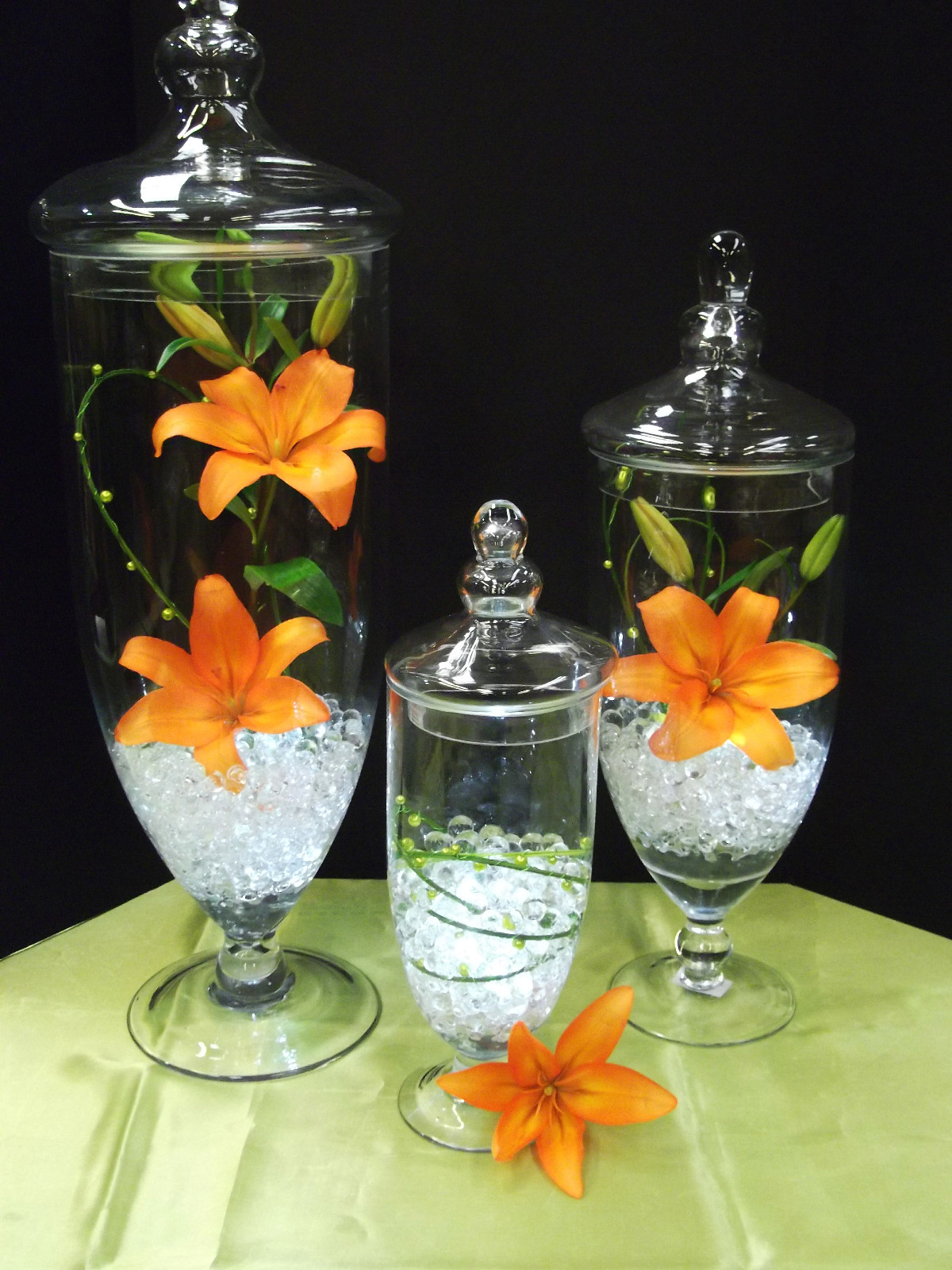 Clear gel marbles that expand in water 4oz makes 3 galllons floral vase filler