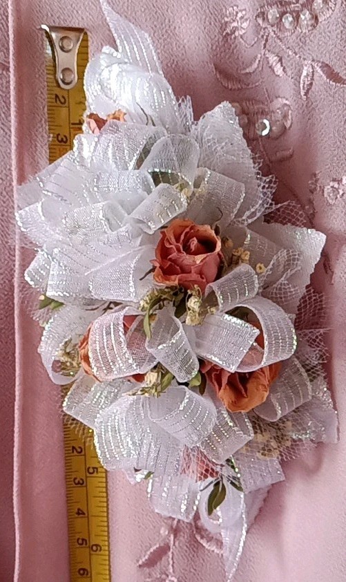 Vintage 5-1″ Roses,Babys Breath & Ribbon Near Perfect Dried Condition Corsage