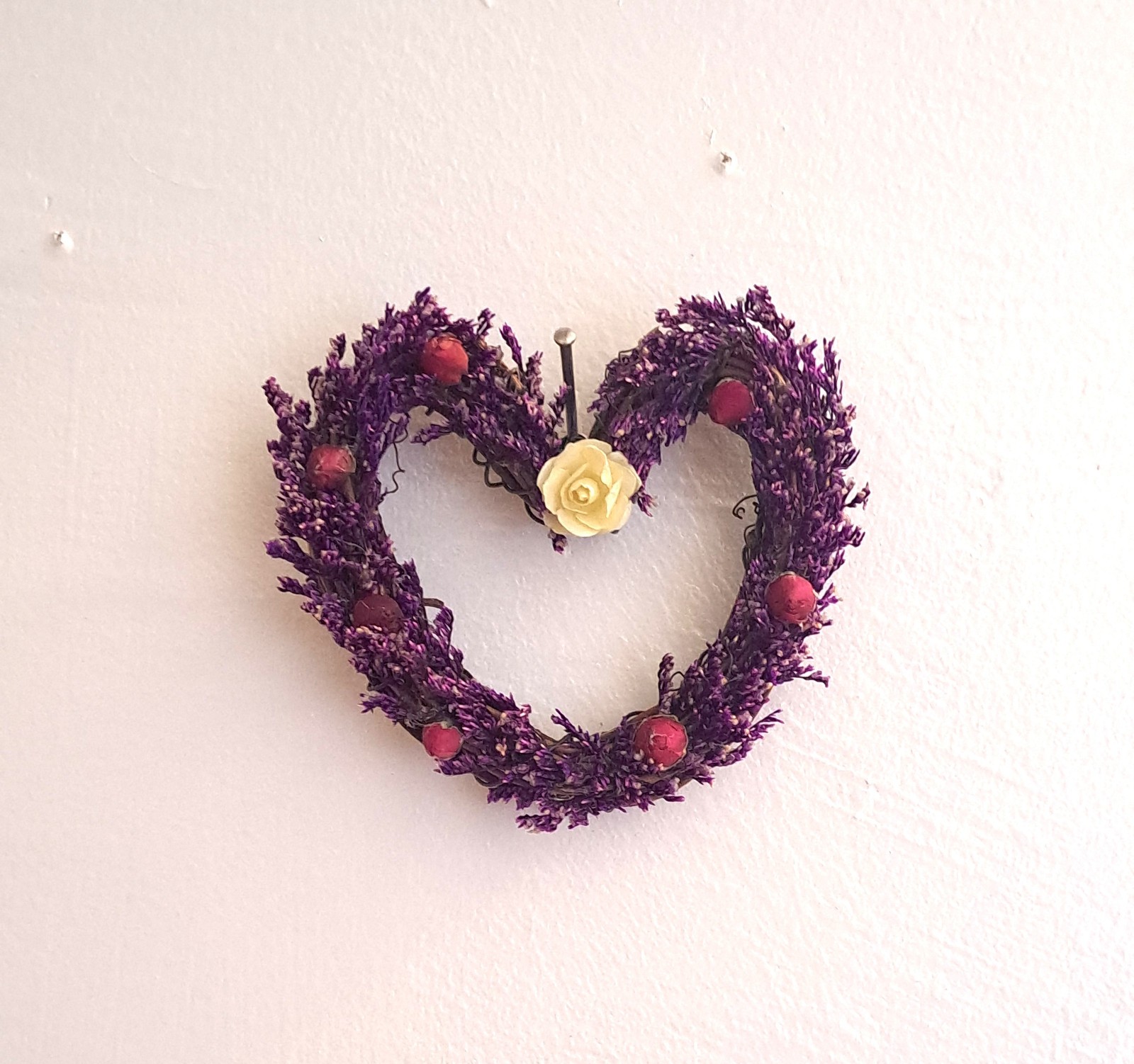 Handmade Grapevine Heart Dried Flower Arrangement – Purple Caspia & Mini Roses