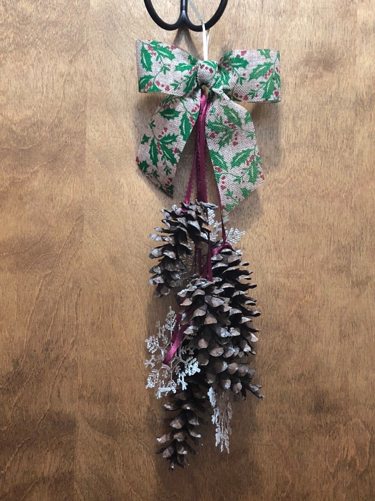 *Christmas Pinecone Tear Drop Door Swag Wreath Burlap Bow Holly Berry Snowflakes