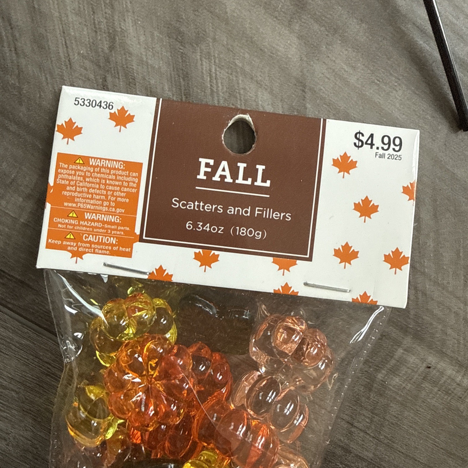 NEW ACRYLIC FALL PUMPKINS MAPLE LEAF SCATTER VASE FILLER 6.45 OZ BAG