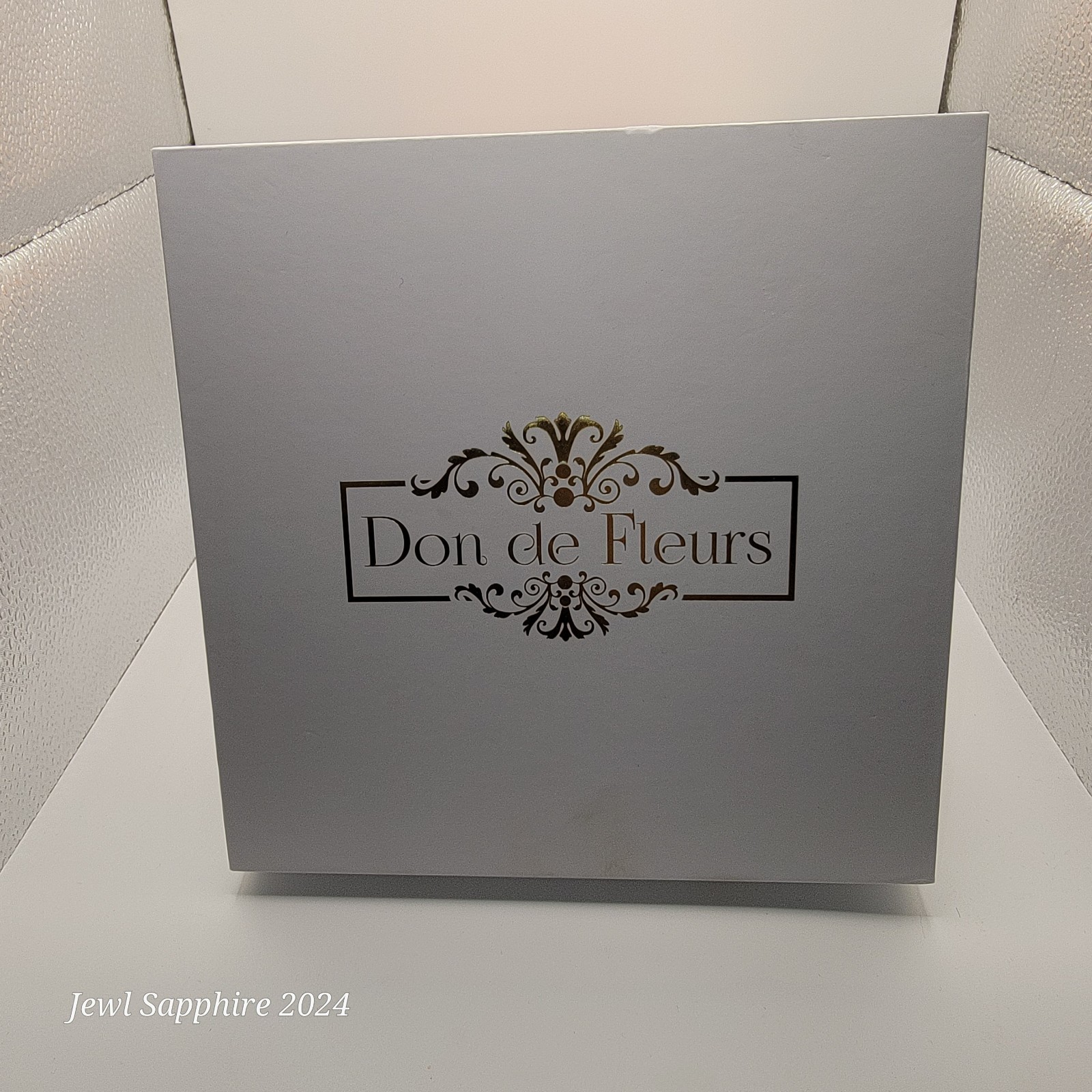Don de Fleurs Handmade preserved real roses 16 count in box Pink and white