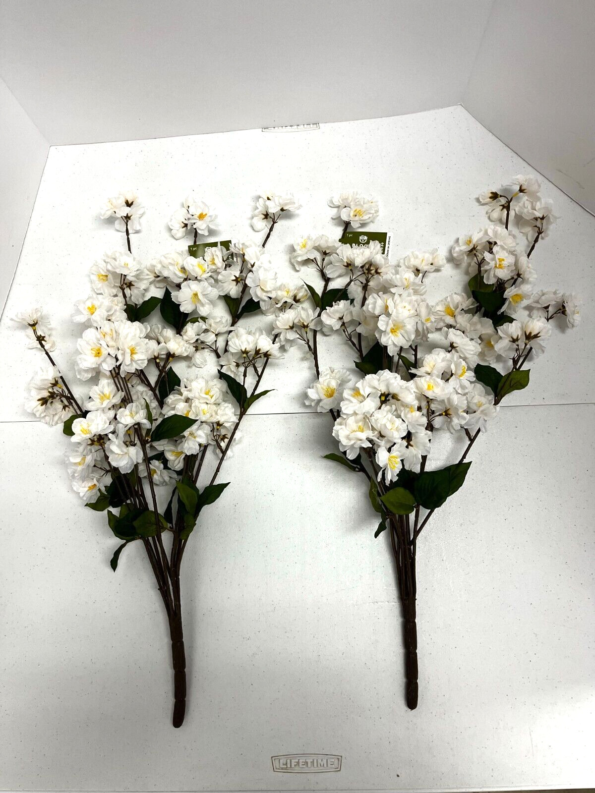 Silk Flowers. 2 Bundles. White. 24″Length . High Quality. Very Realistic. New.