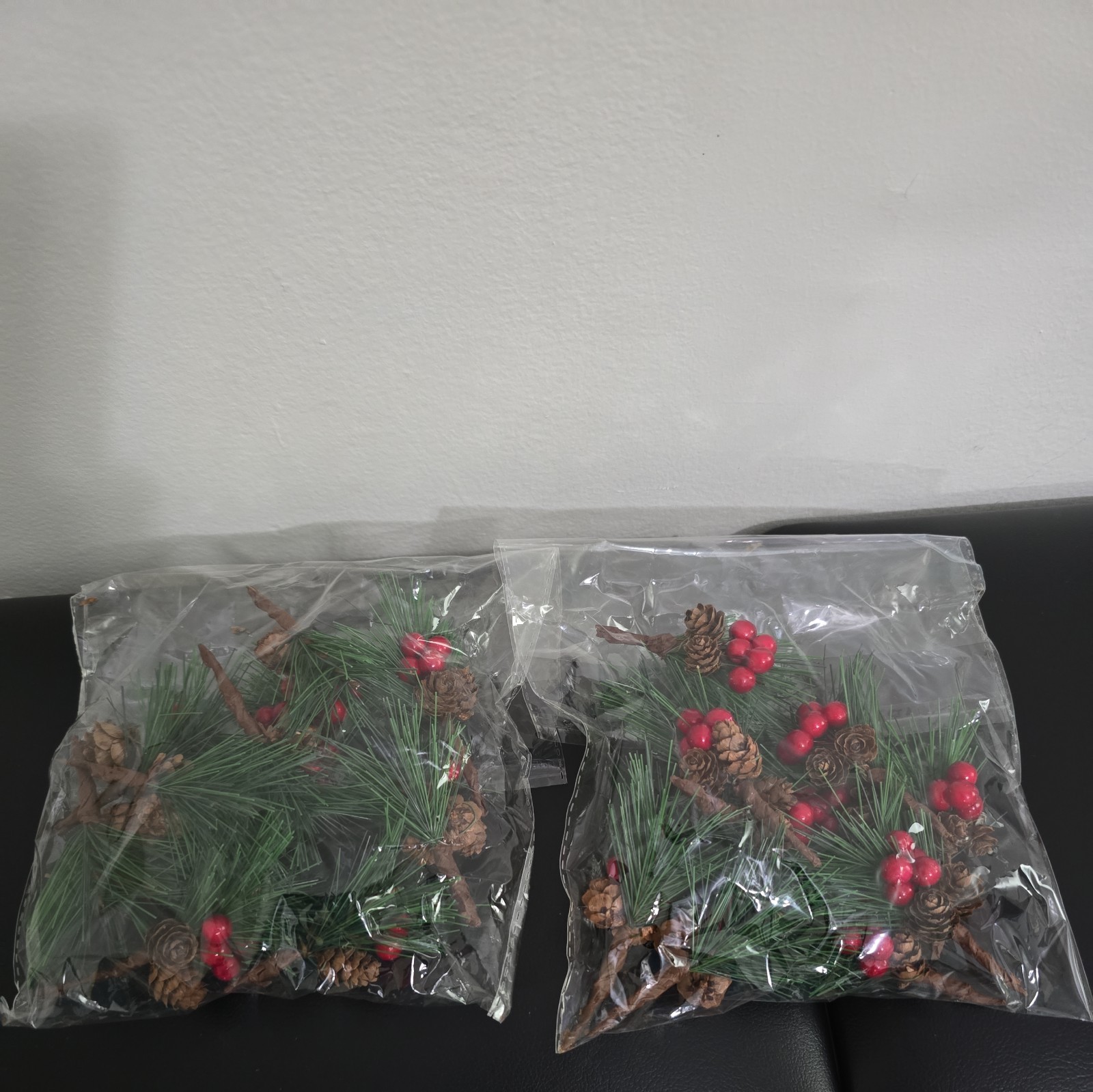 10/20Pcs Artificial Christmas Mini Pine Picks Pine Needle with Berries Pinecones