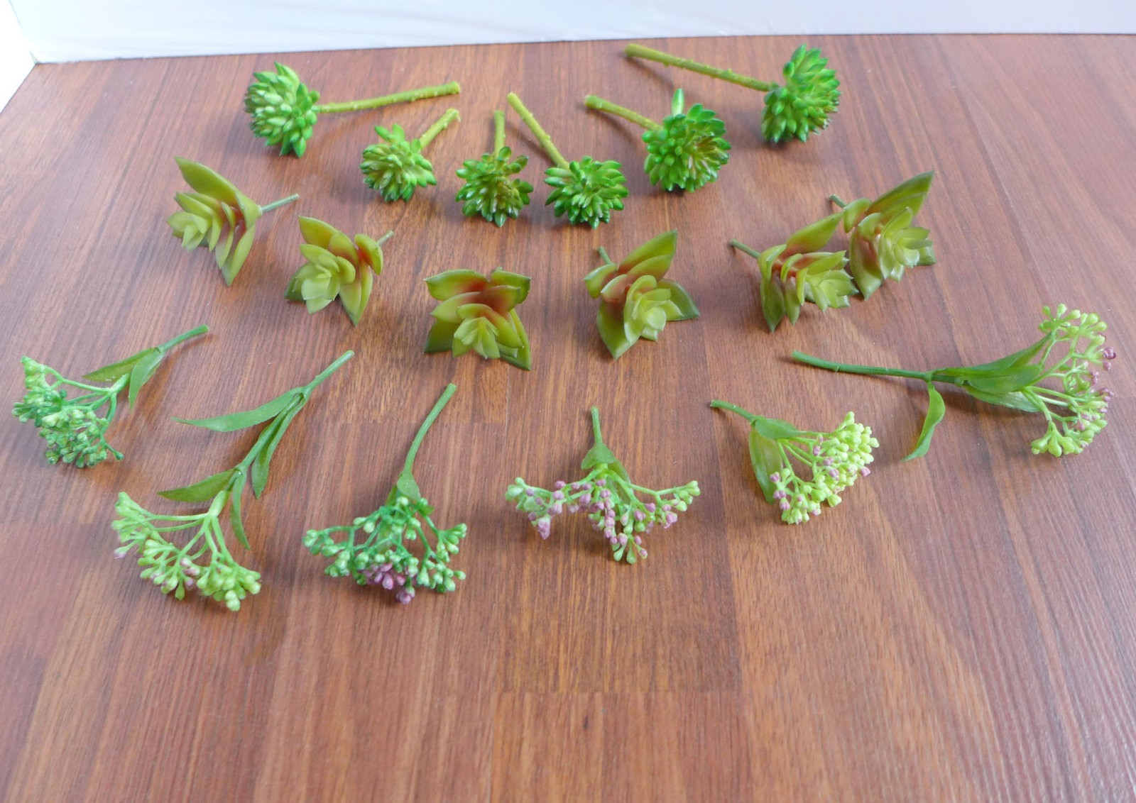 Artificial Miniature Grass Set of 18 Pcs Succulents Plants Landscape (M26)