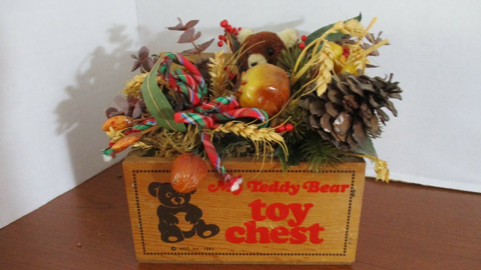 KOD~Wood “My Teddy Bear Toy Chest” FLORAL ARRANGEMENT