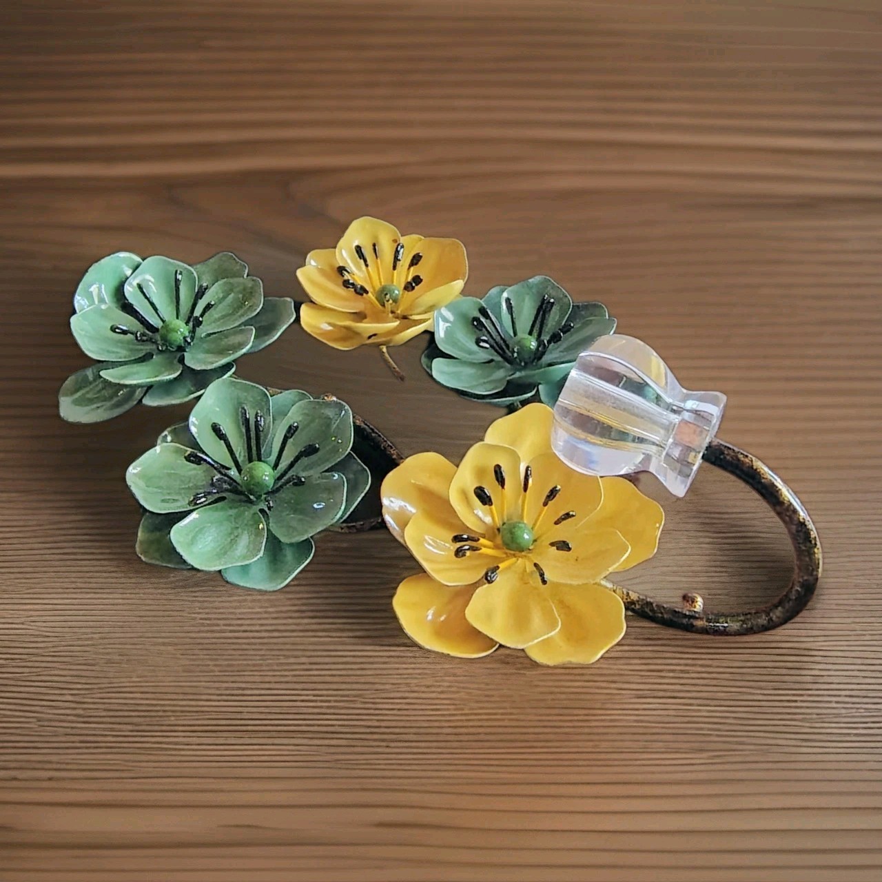 VTG Yellow/Green Metal Flower Wall Hook With Decorative Clear Plastic Knob