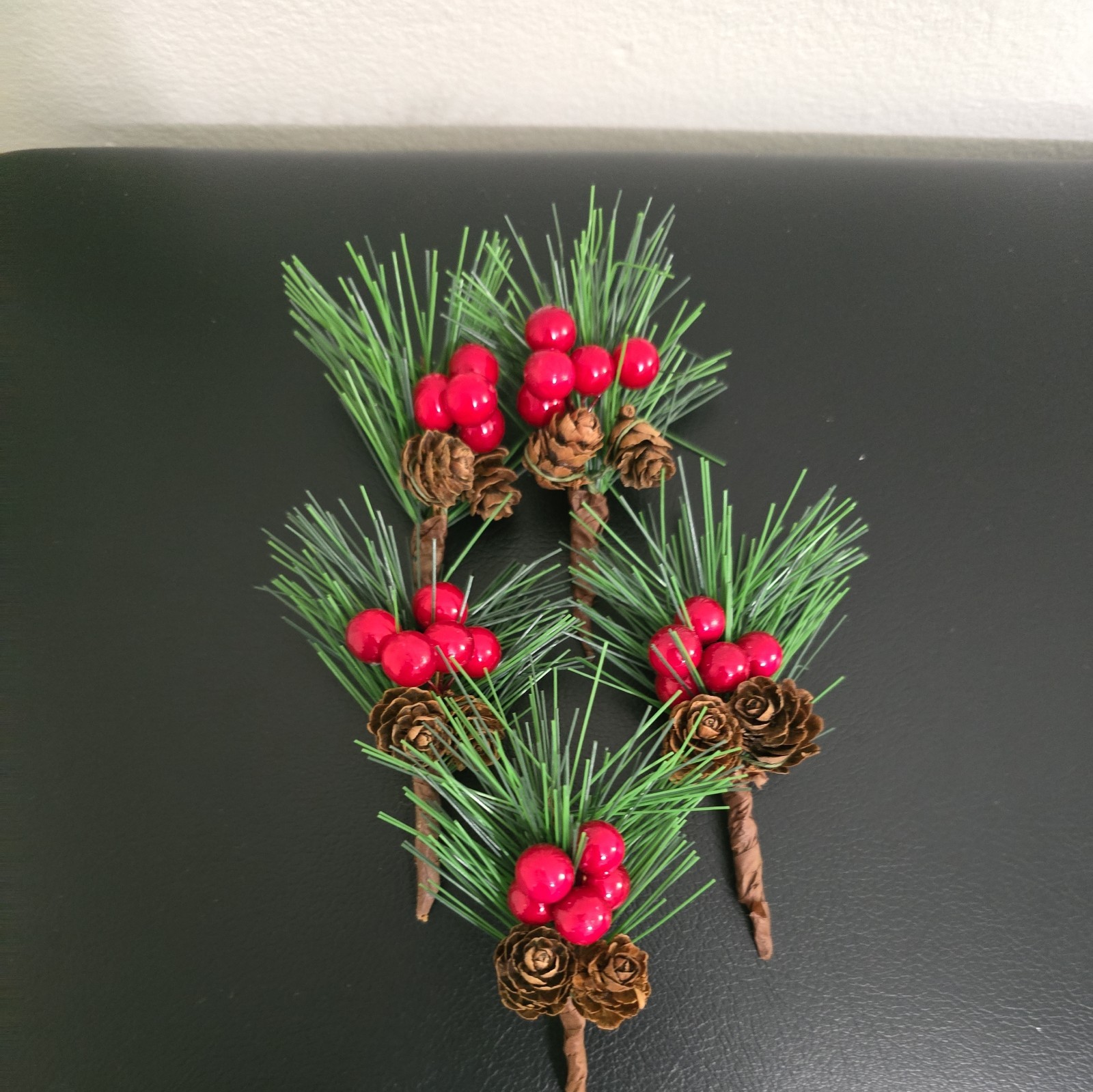 10/20Pcs Artificial Christmas Mini Pine Picks Pine Needle with Berries Pinecones
