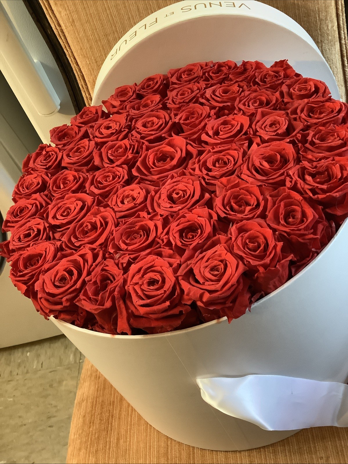 Venus Et Fleur Large Round White Box 46 Red Eternity Preserved Roses Luxury