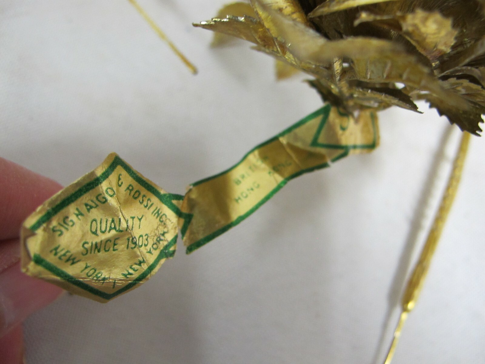 VINTAGE ARTIFICIAL PLASTIC FLOWERS GOLD ROSES- POINTSETTIA – CANDLE RINGS 11 PCS