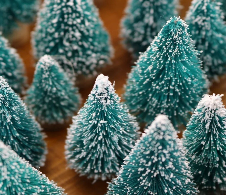 5Pcs Mini Christmas Trees Plastic Artificial Christmas Tree Ornament Winter Snow