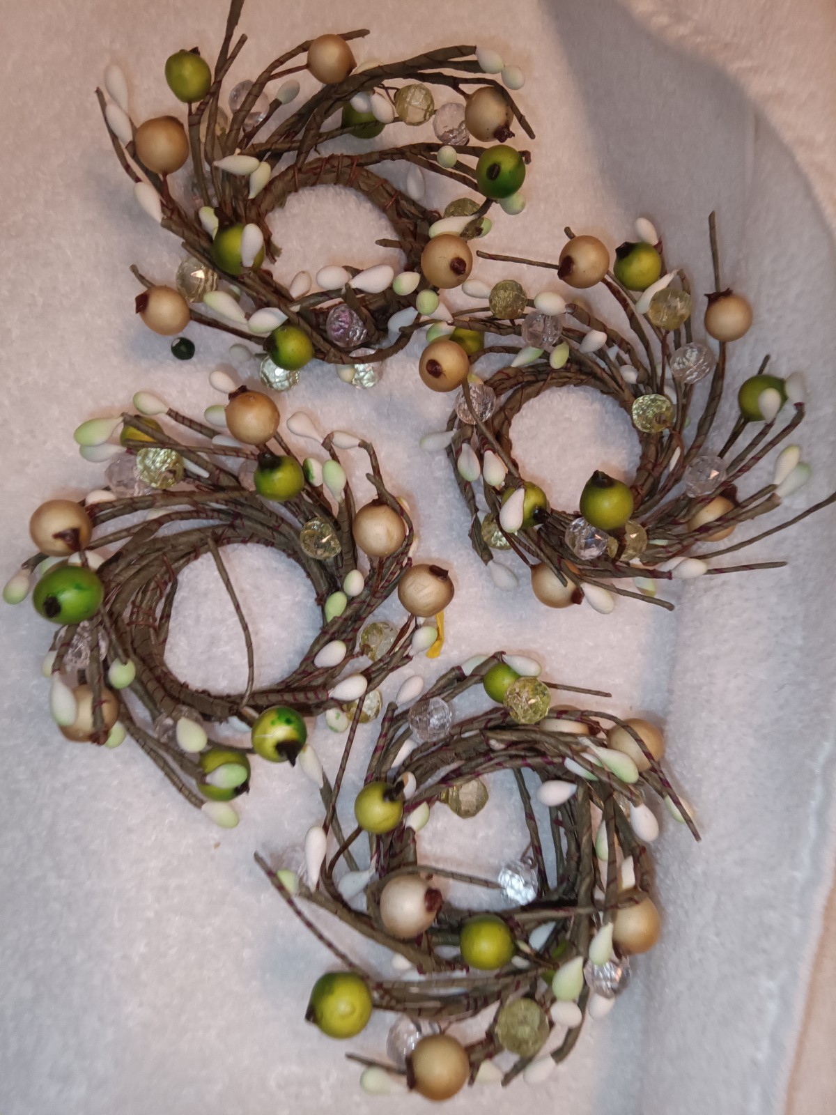 Set of 4 Pip Berry and Twig Taper Candle Rings – Green & Ivory