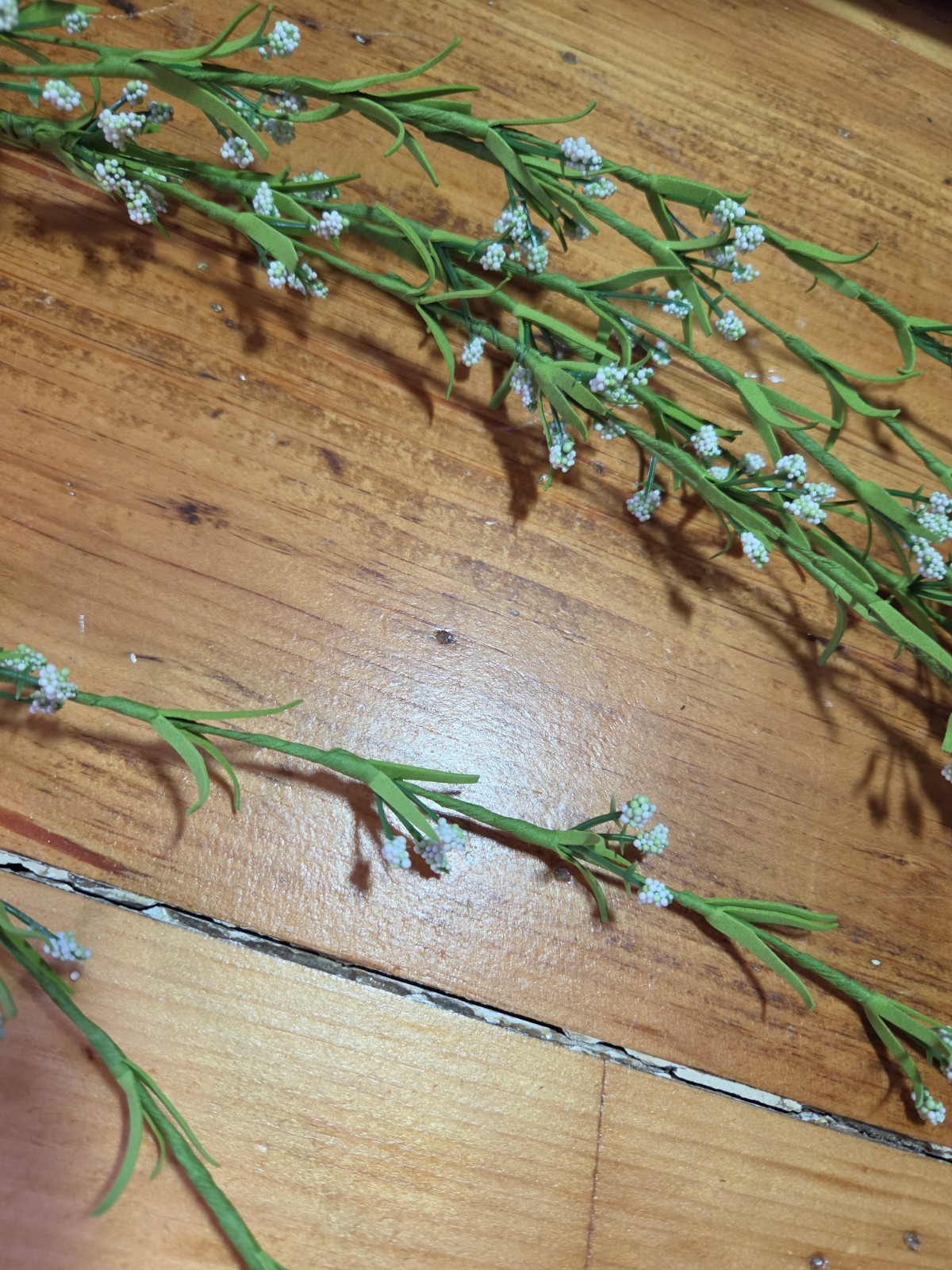 Delicate Green & White Trailing Silk Greenery 35″ Stems. Hangs Gacefully PRETTY