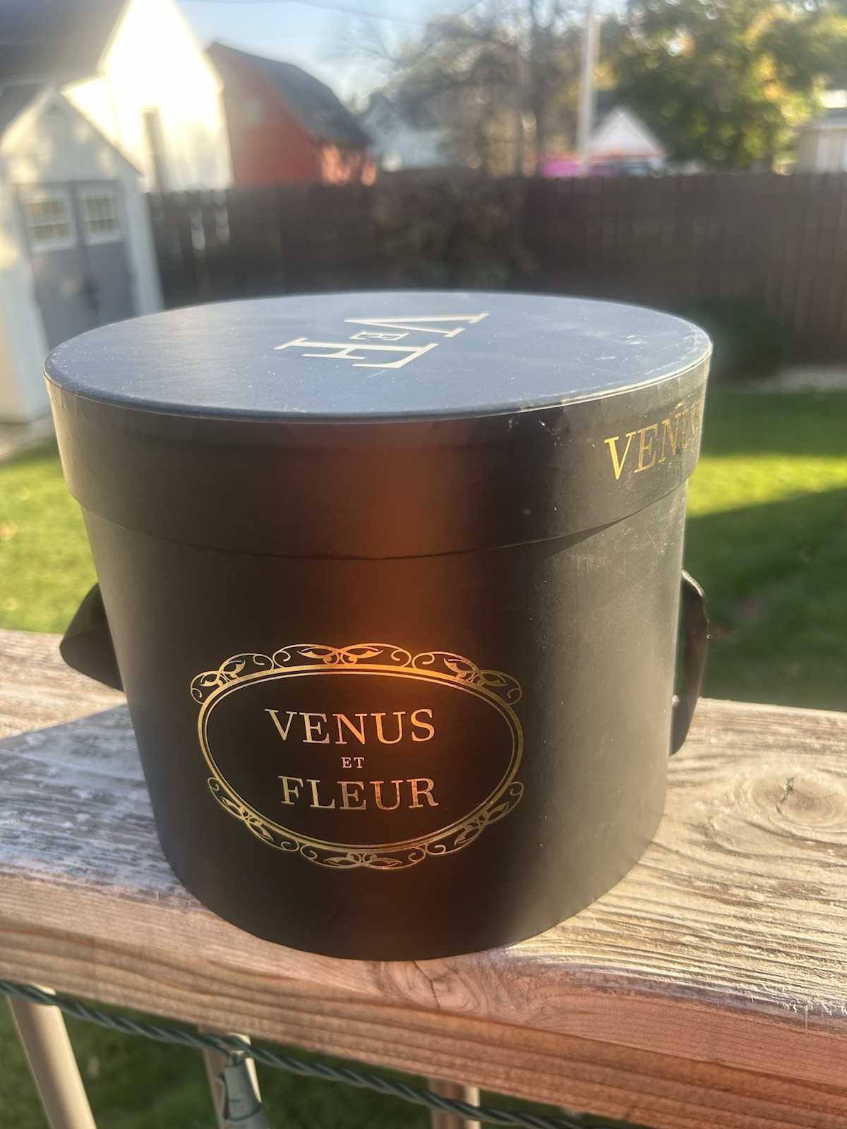Venus Et Fleur Red Roses Flower Box Arrangement small Round Black box