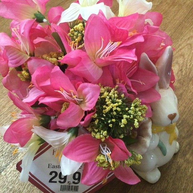 Michael’s Easter/Spring Ceramic Bunny Planter Pink Silk Floral Arrangement NWT
