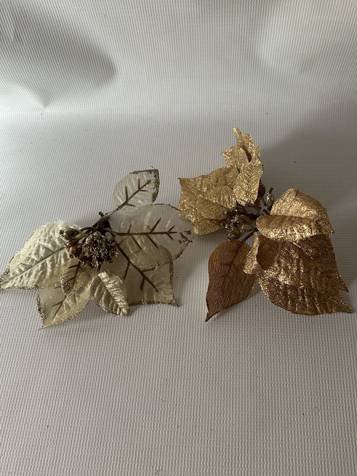 Lot Of 7 Red Gold Poinsettias No Stems 3/W Stems Decorations Vintage ￼