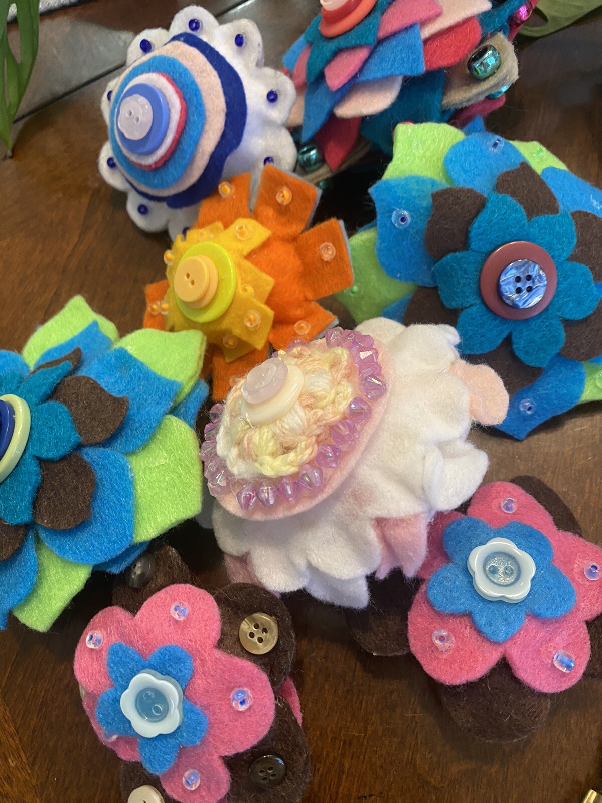 Lot of 8 PUFFY Beautiful Hand Cut Felt & Buttons FLOWERS Cottage CORE 3-5″
