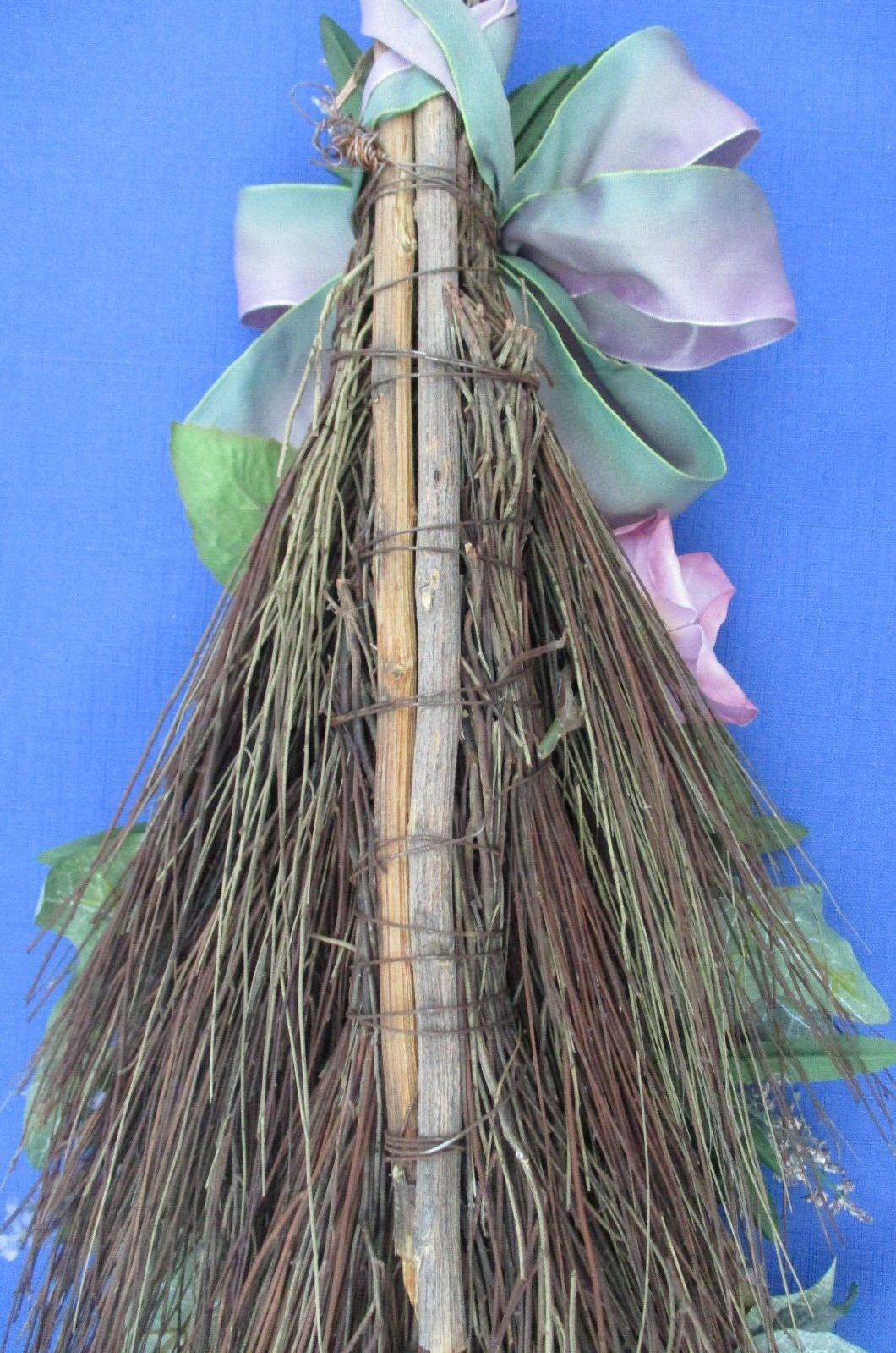 NEW Indoor Artificial Flowers Decorative Broom 32″x10″x4″ Grapevine Pink Roses