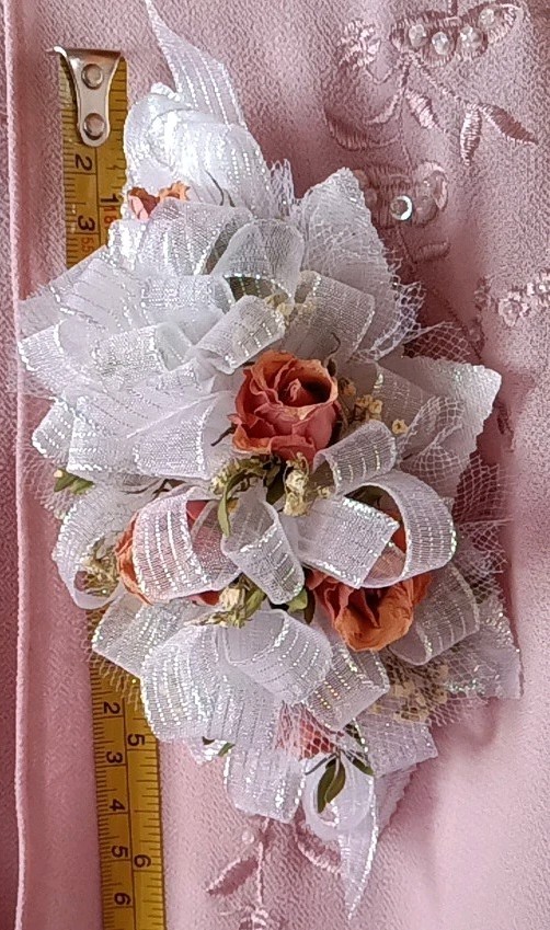 Vintage 5-1″ Roses,Babys Breath & Ribbon Near Perfect Dried Condition Corsage