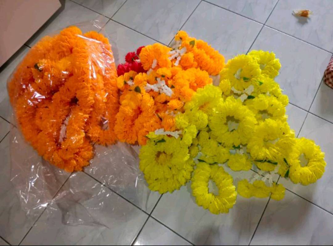 Hang Phuang Malai Artificial Thai Marigold Flower Fabric Mini Round Garland Gift