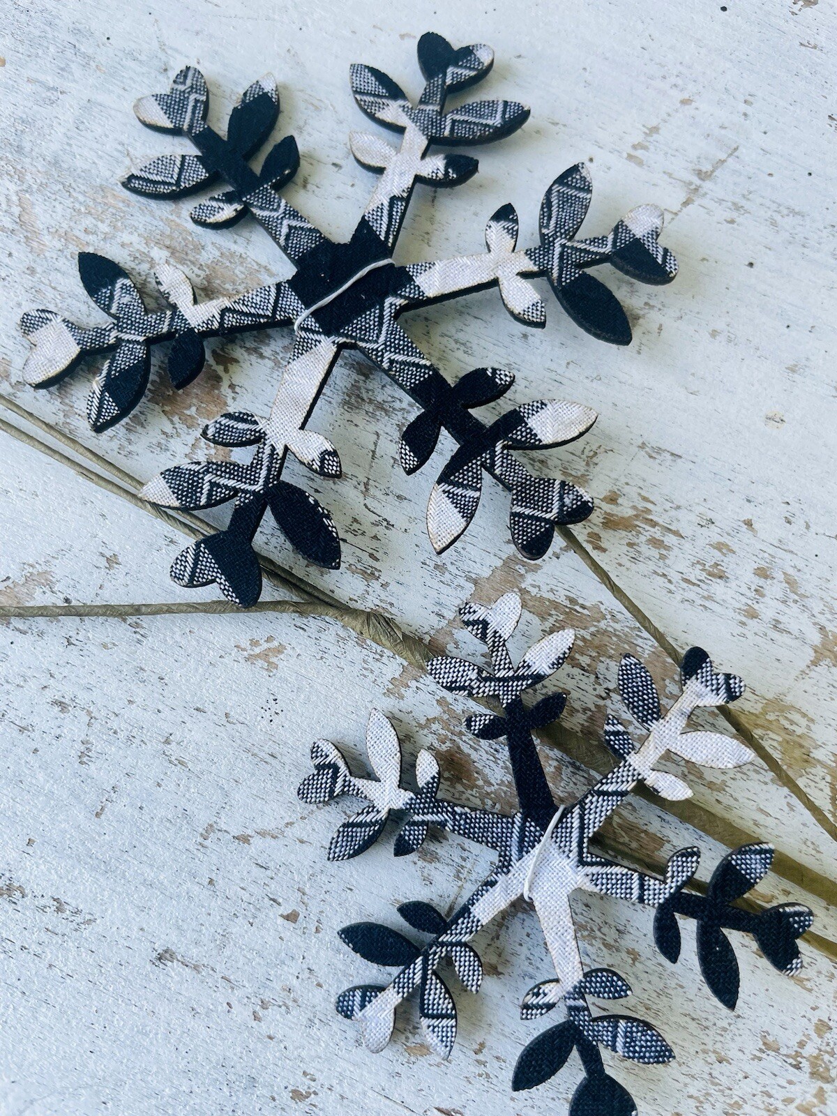 Black & White Plaid Snowflake Spray 27”