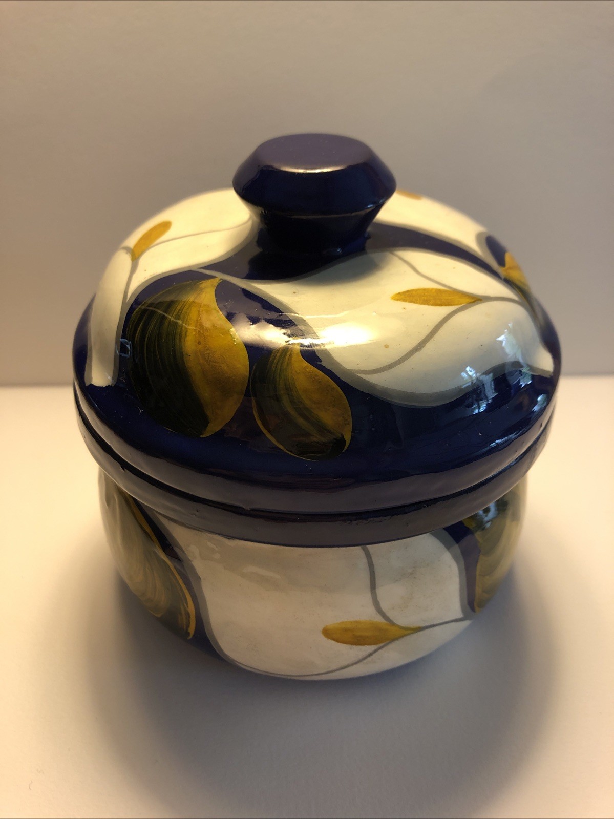 Wooden Container Trinket Holder w Lid Calla Lily Flower Painted Shellac Glossy