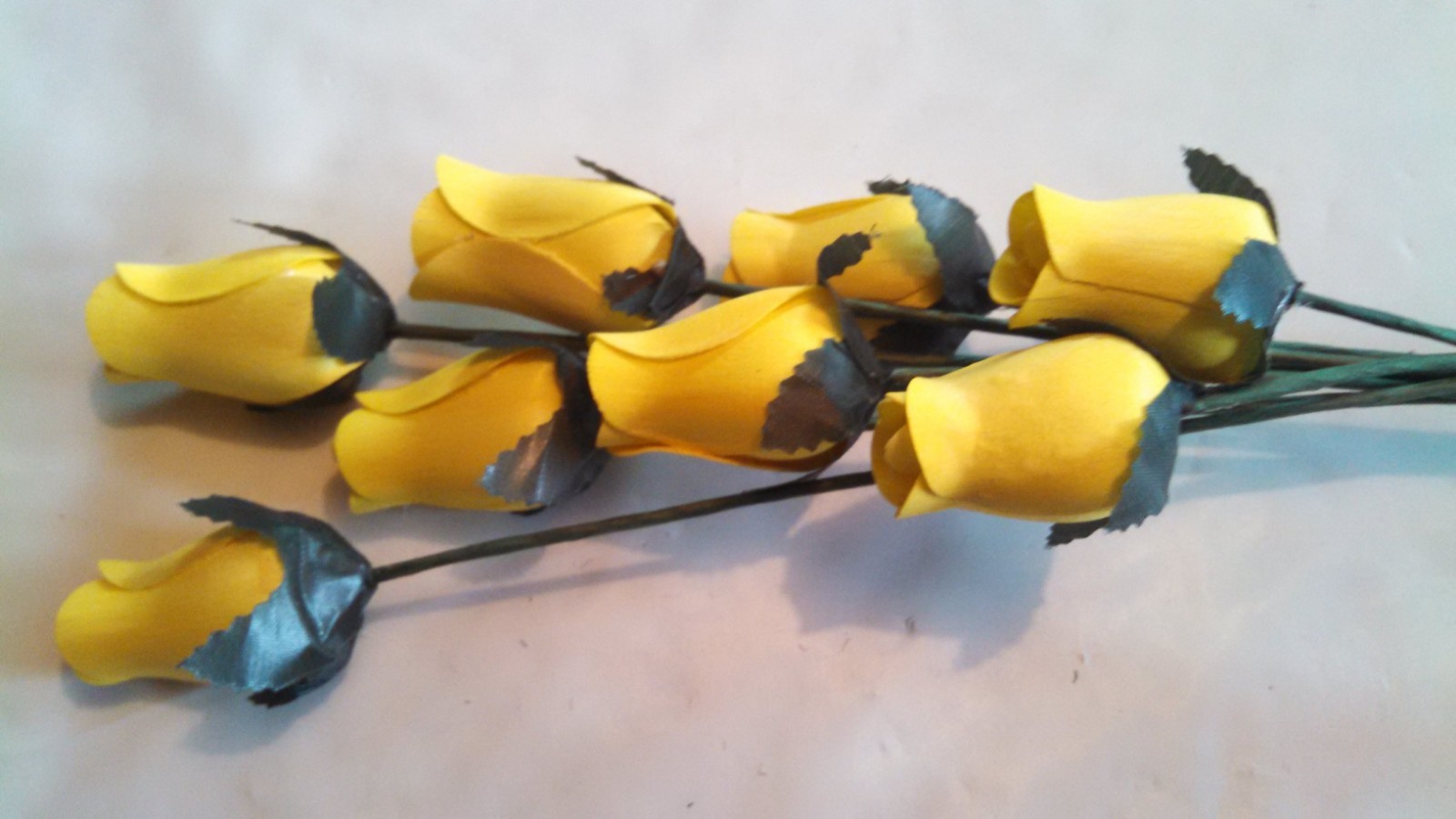 Small Bud Wood Roses – (Various Yellow & Green Colors)