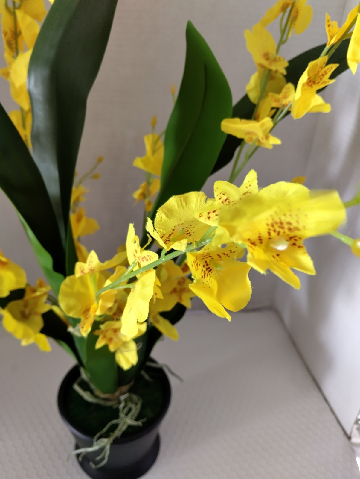 Artificial oncidium ‘dancing orchid’ plant