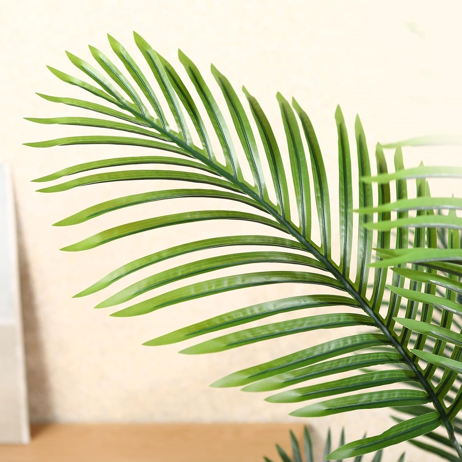 Plantas artificiales en macetas perfectas para el jardín de la oficina en casa