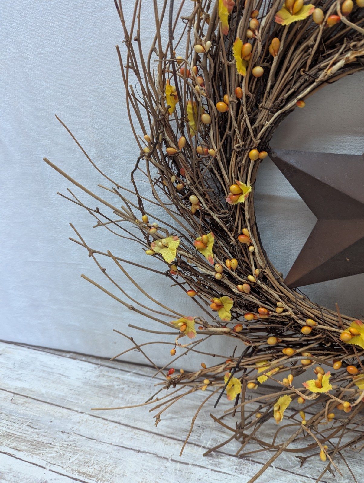 20″ Pip Berry Wreath w/ Burgundy Star – Navy Maroon Red – Colonial Mix, America