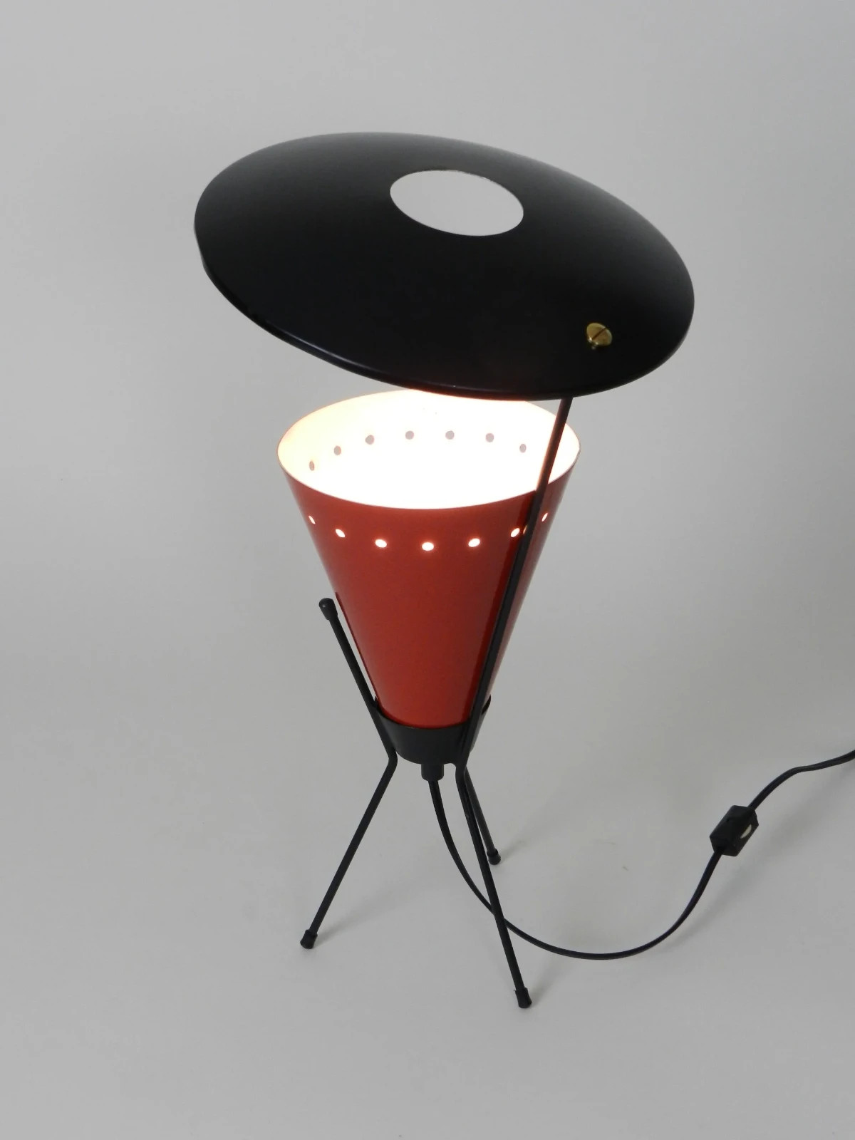 Mid-Century Modern Tripod Table Lamp – Red Cone Body with Adjustable Disc Shade