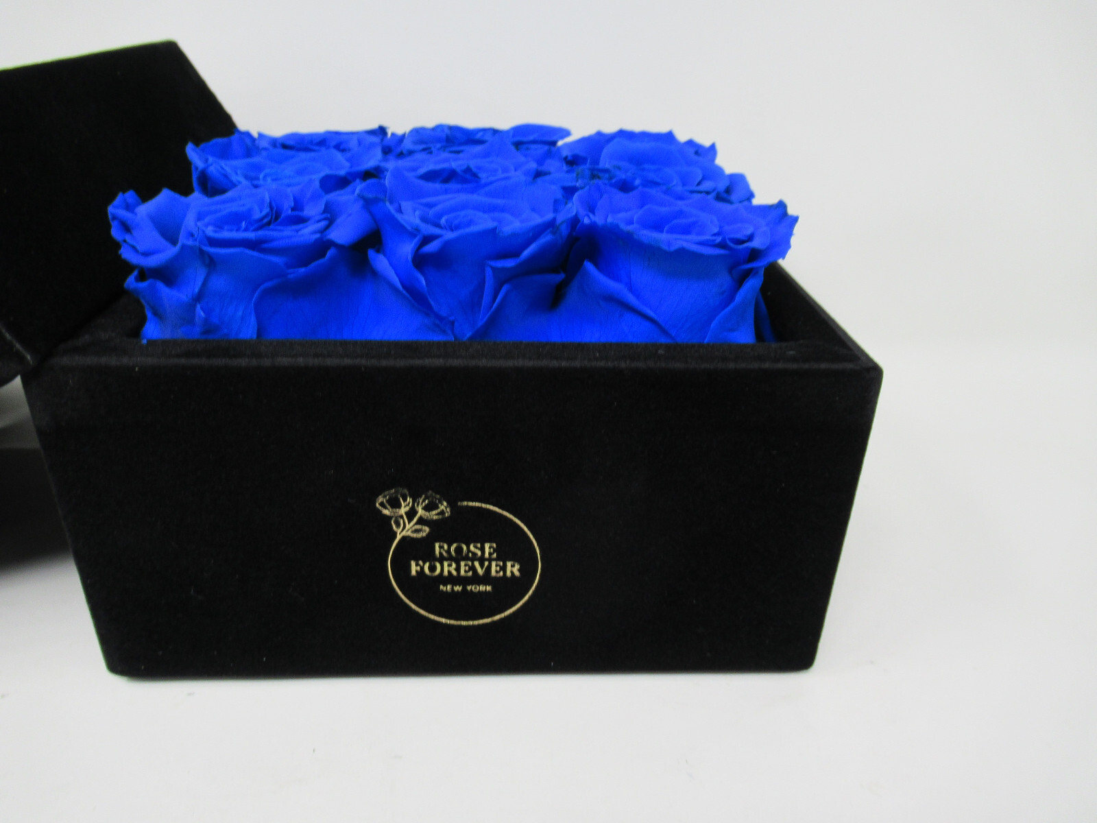 9 Roses FOREVER NEW YORK Preserved Satin Rose Spiral Black Velvet Box ROYAL BLUE