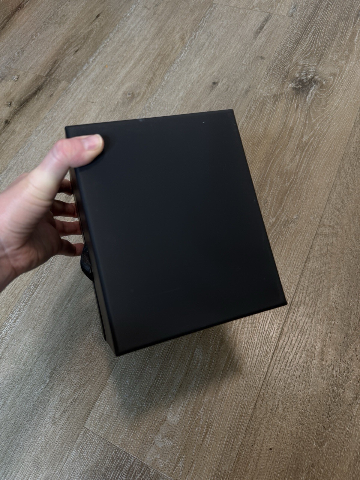 The Million Roses – Round Cold Box Inside Black box | Peach Colored Rose