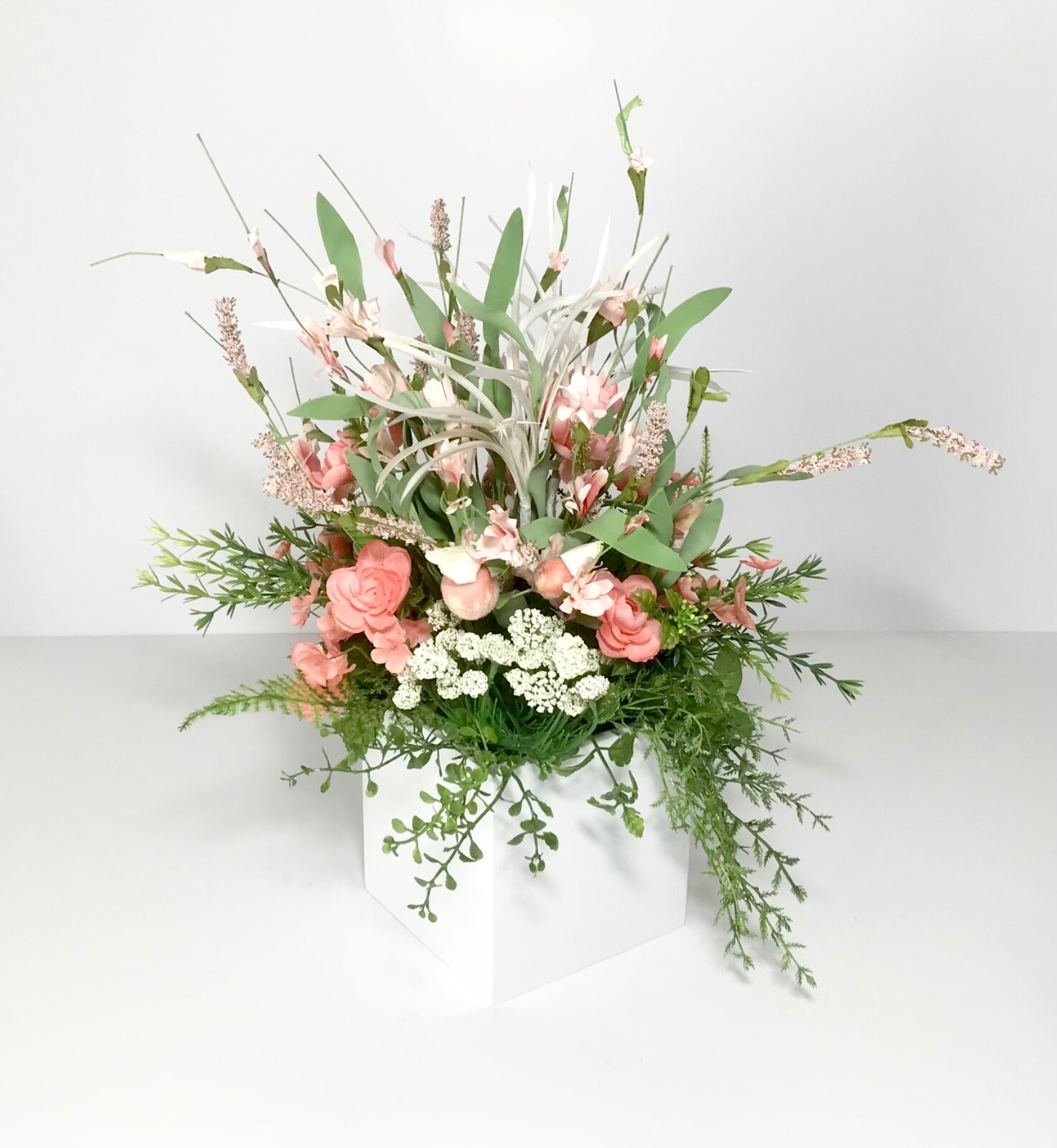 SUMMER PEACH PINK WHITE FLORAL ARRANGEMENT FLOWER CENTERPIECE HANDMADE GIFT NEW