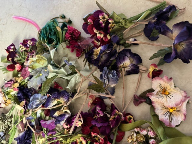 LOT Artificial Small Flower Joblot Mix Floral Craft Flowers Multicoloured G21