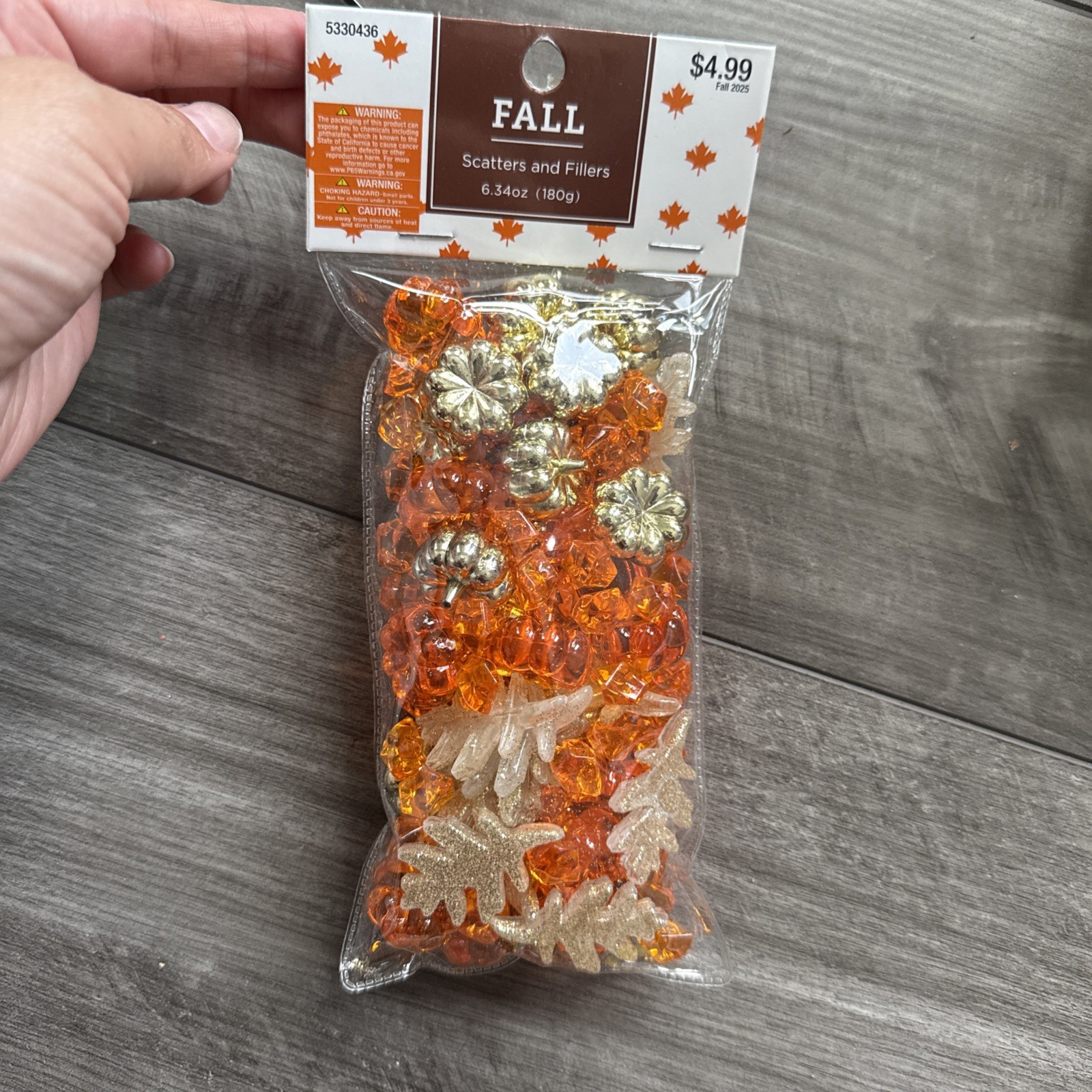NEW ACRYLIC FALL PUMPKINS MAPLE LEAVES TABLE SCATTER VASE FILLER 6.45 OZ BAG