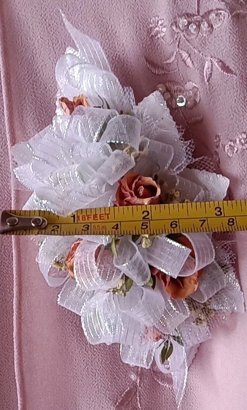 Vintage 5-1″ Roses,Babys Breath & Ribbon Near Perfect Dried Condition Corsage