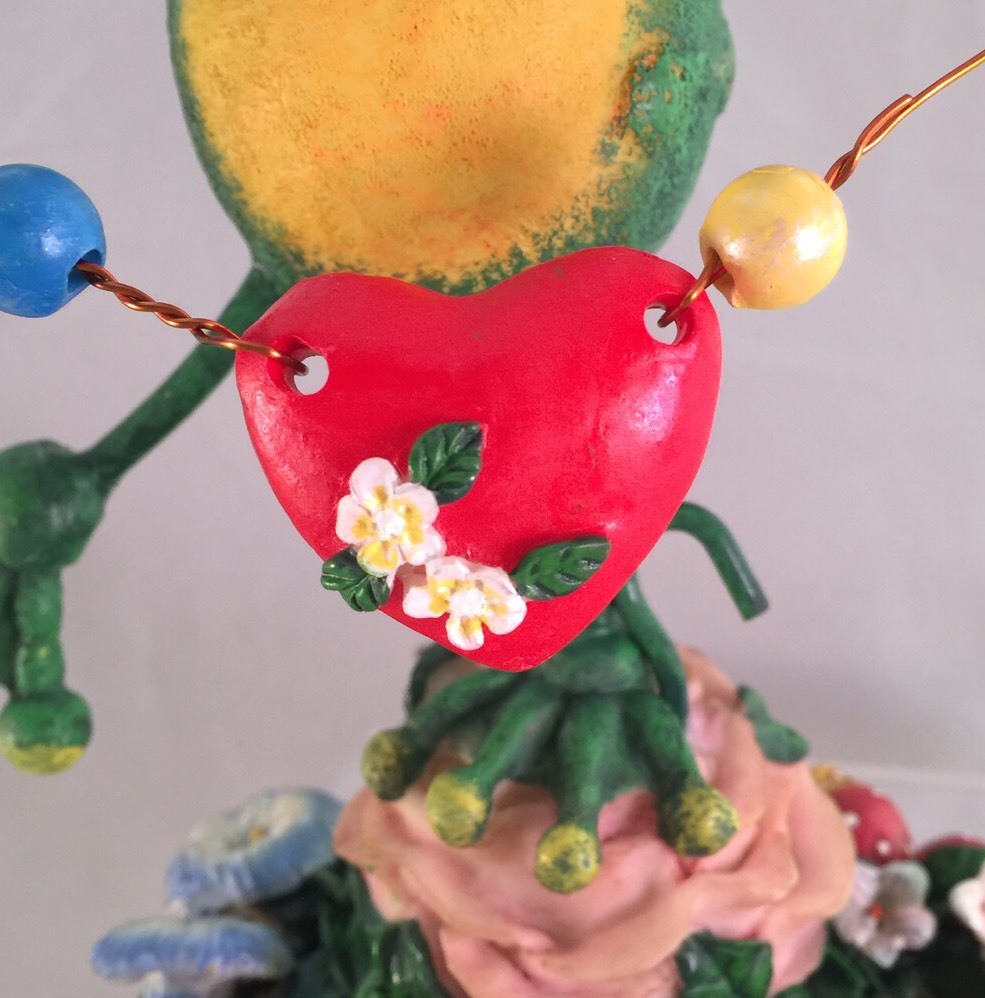 VALENTINE FROG HEART FIGURINE LADYBUG BEES FLOWER STRAWBERRIES S1-2